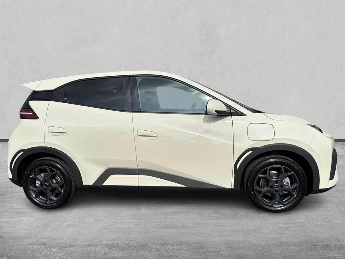 BYD DOLPHIN SURF 115Kw Comfort 43Kwh 5Dr Auto - Image 3