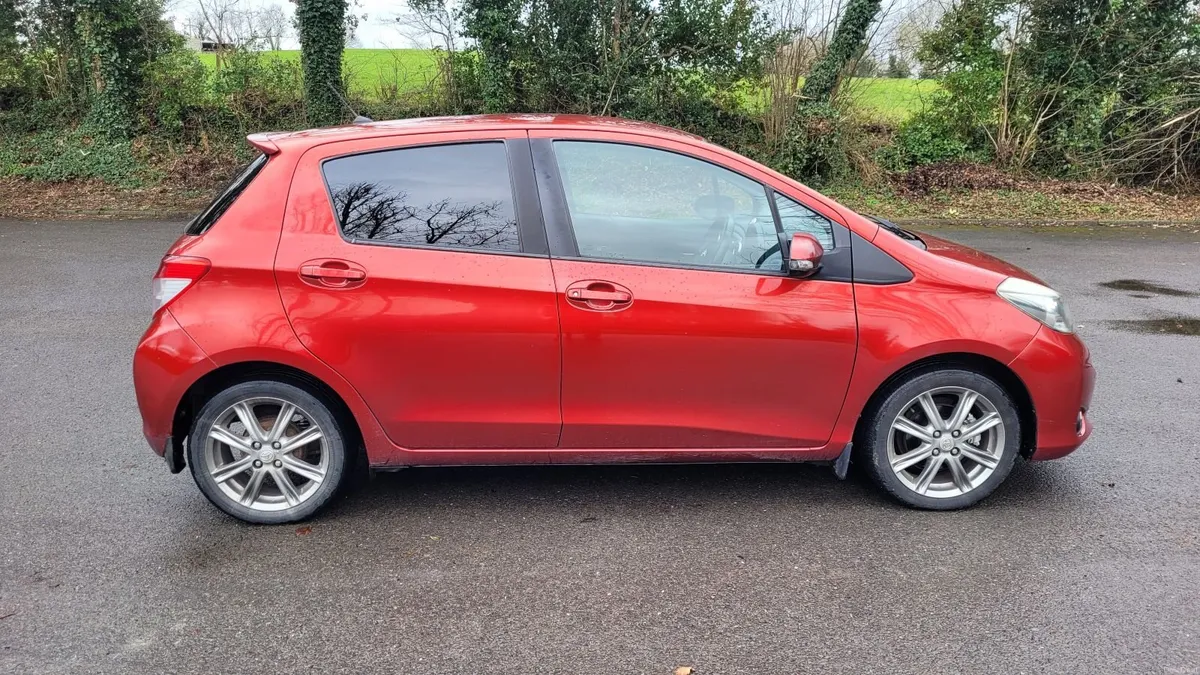 Toyota Yaris 2012 - Image 2