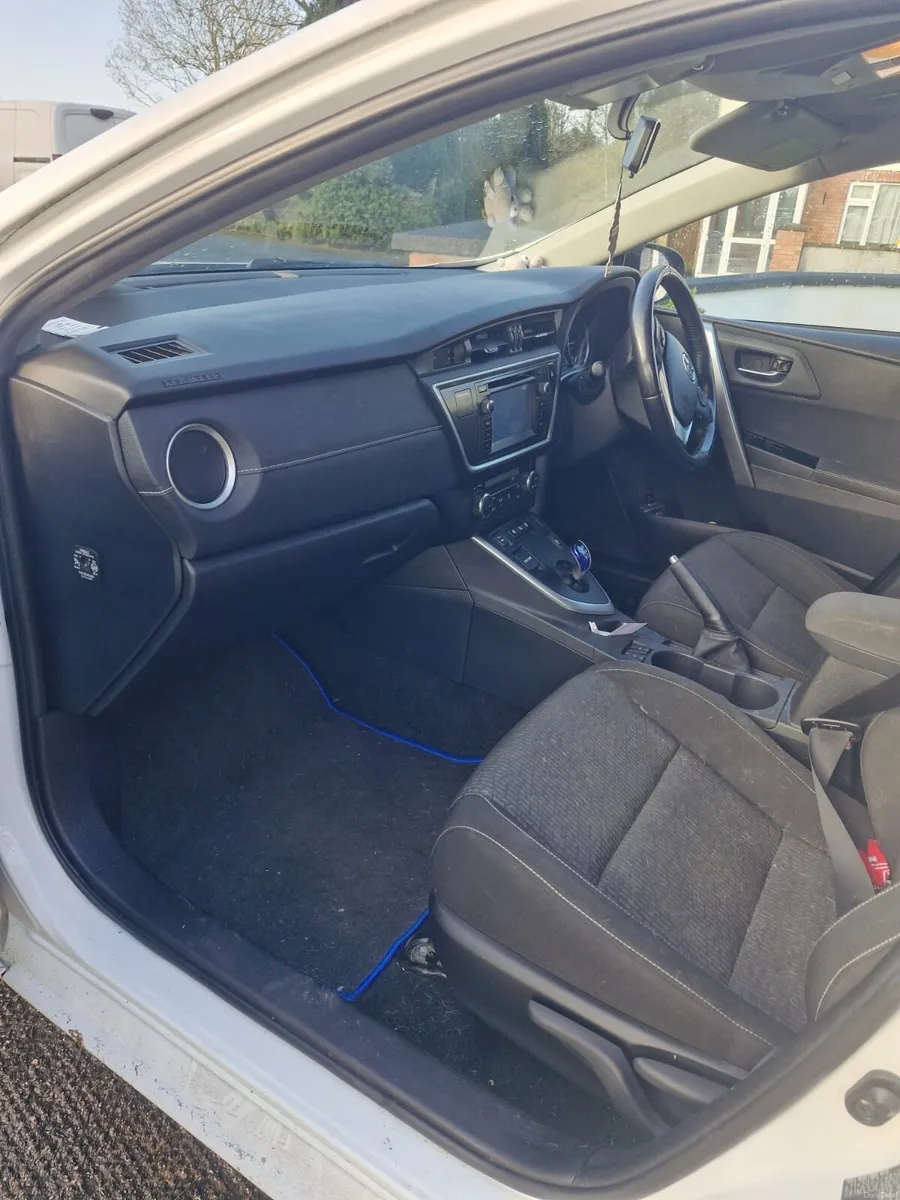 Toyota Auris Self Charging Hybrid - Image 4