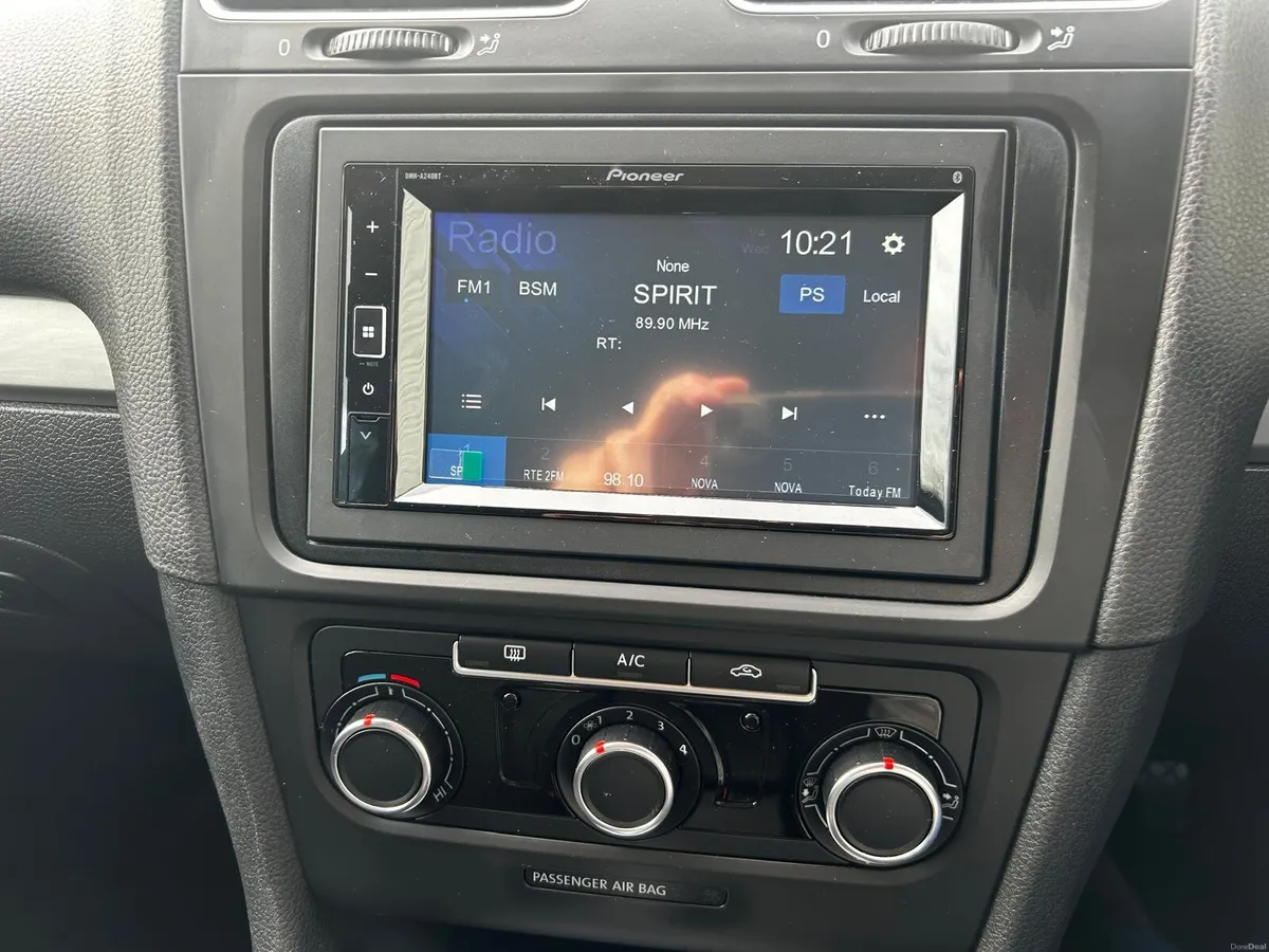 VW GOLF 1.2 AUTO - Image 3