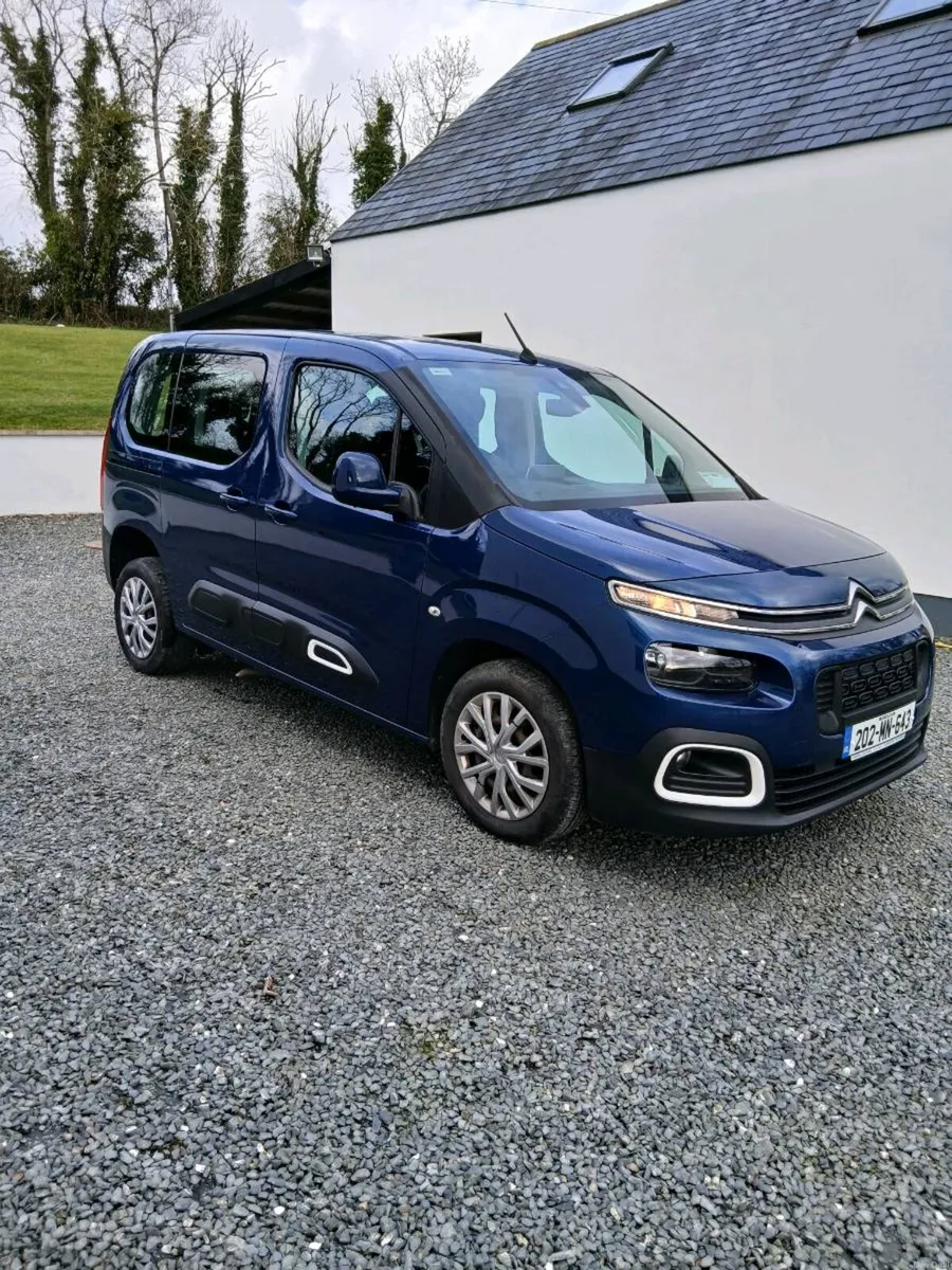 Wheelchair car - Image 1