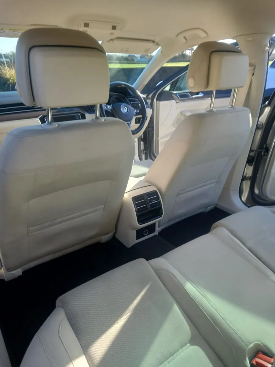 Volkswagen Passat 2016 - Image 2