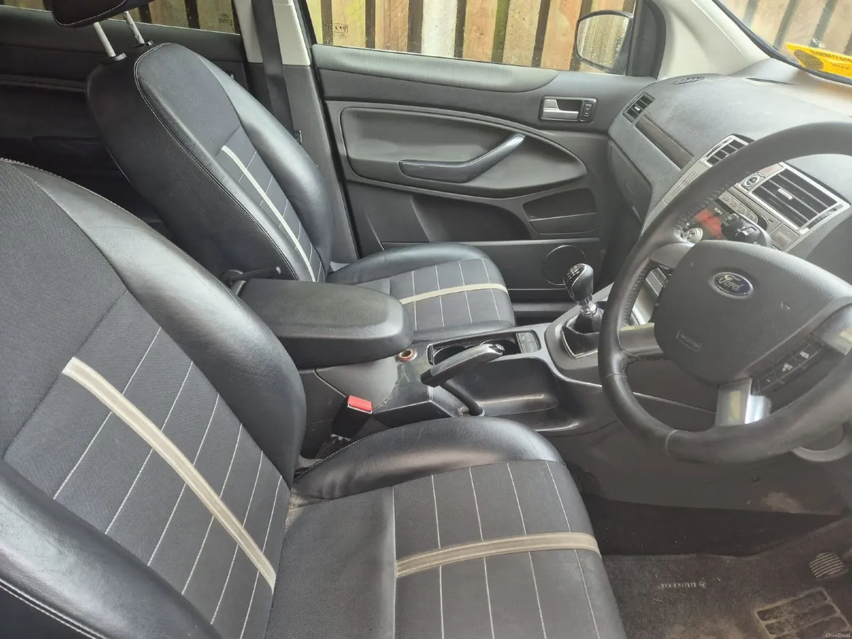 Ford Kuga 2011 - Image 2