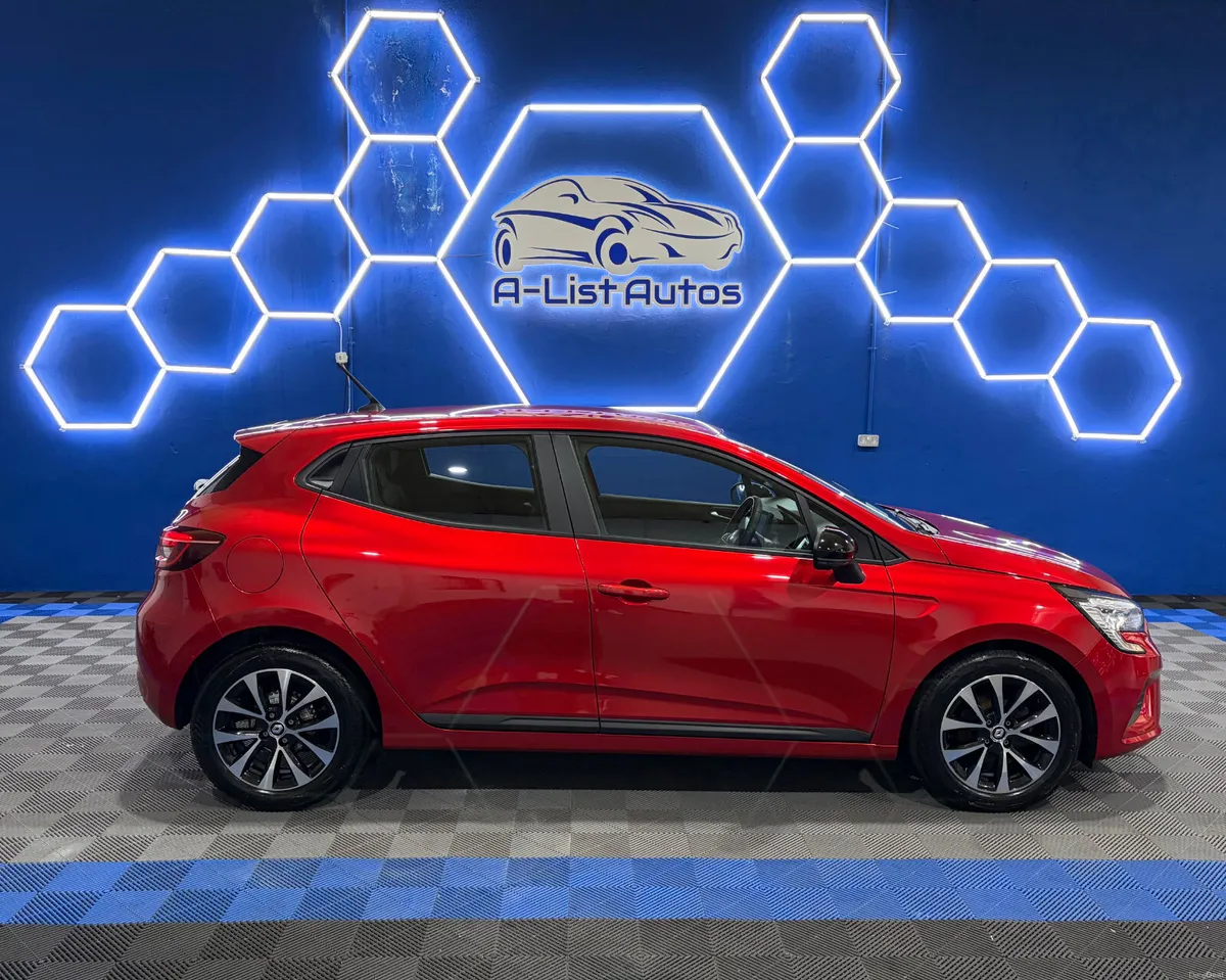 Renault Clio 1.0 Equilibre / FINANCE AVAILABLE - Image 2