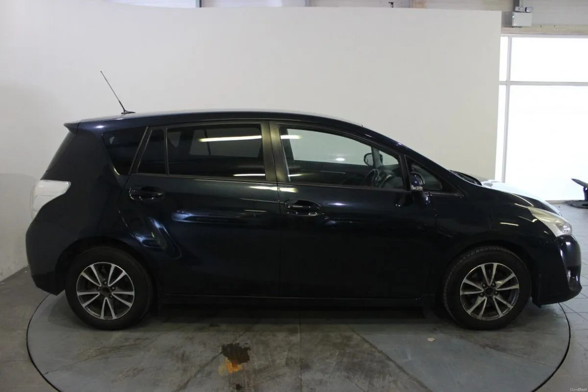 Toyota Verso 1.6 D-4D 112bhp Aura (7 seater) - TEN - Image 3