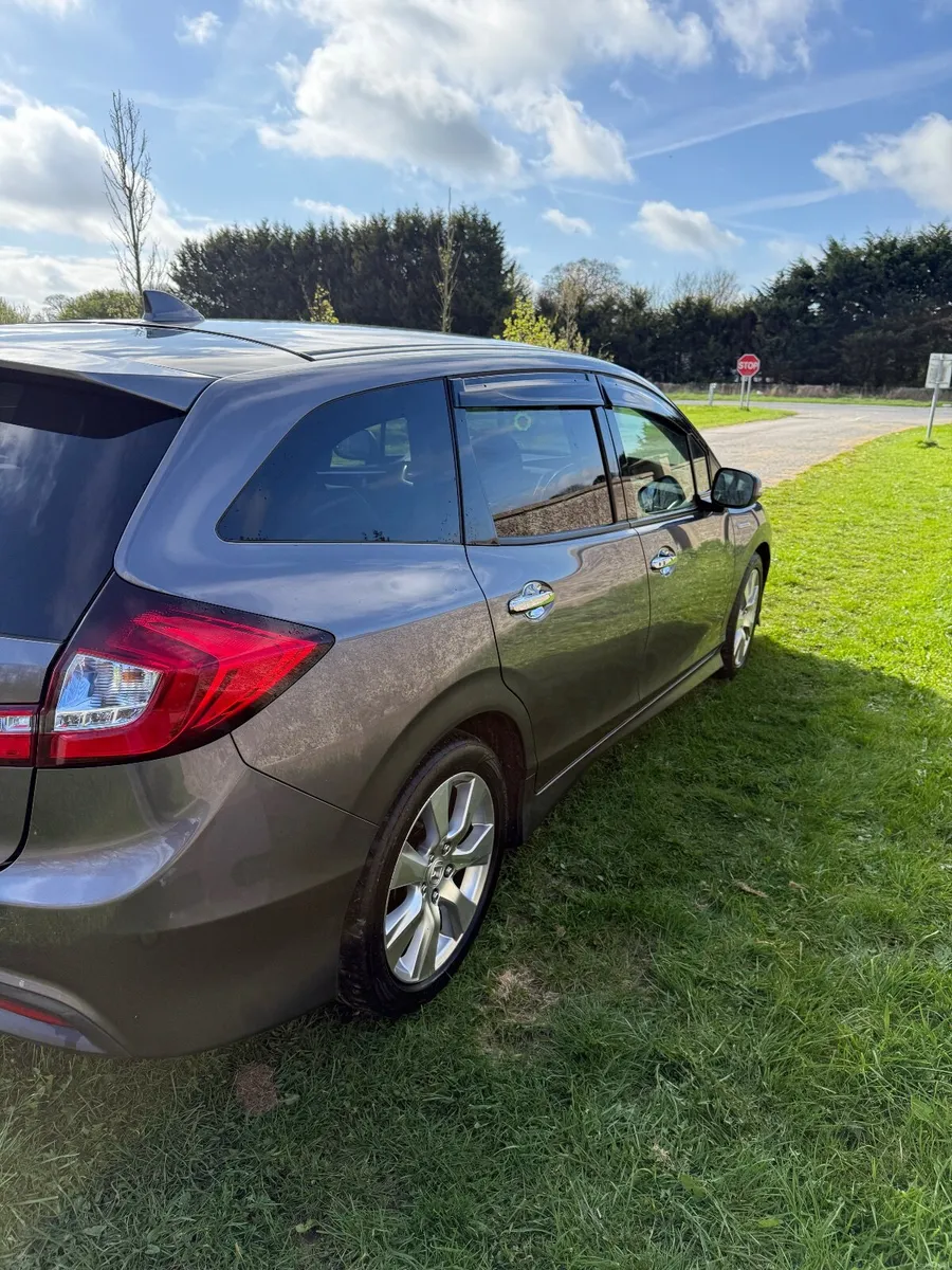 Honda Jade 2016 Sport universal HYBRID - Image 2