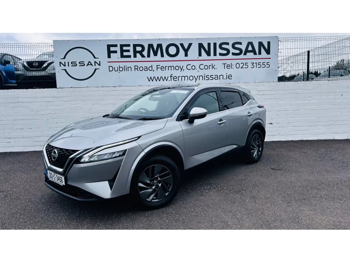 Nissan Qashqai 1.3 MANUAL WITH GLASS ROOF AND REVE - Image 1