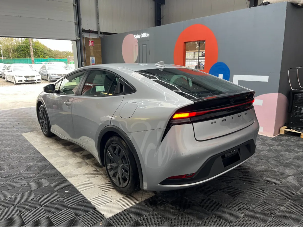 Toyota Prius 2025 TOYOTA PRIUS X 1.8 AUTOMATIC / C - Image 4
