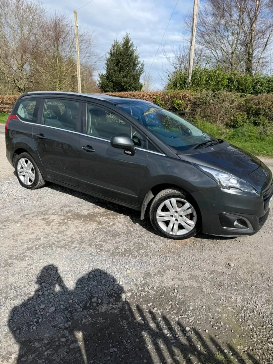 Peugeot 5008 - Image 1