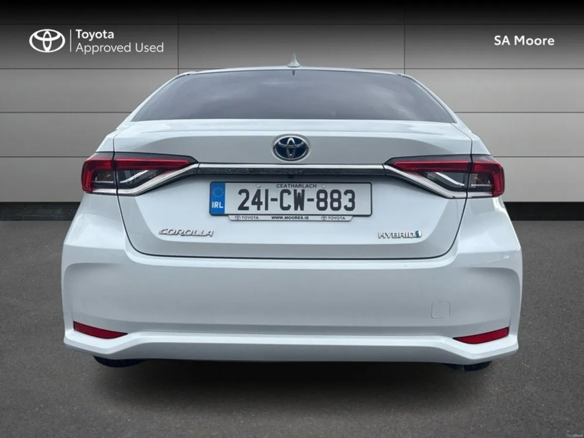 Toyota Corolla HYBRID LUNA SPORT SALOON - Image 4