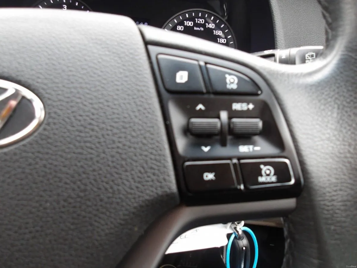 Hyundai Tucson 1.7 EXECUTIVE 5DR ** SAT-NAV ** 1-O - Image 6