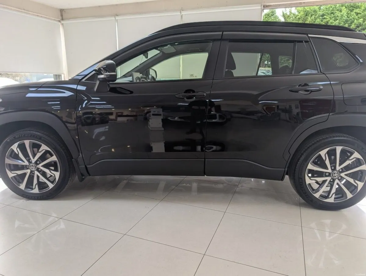 Toyota Corolla Cross Luna Sport 4dr A - Image 2