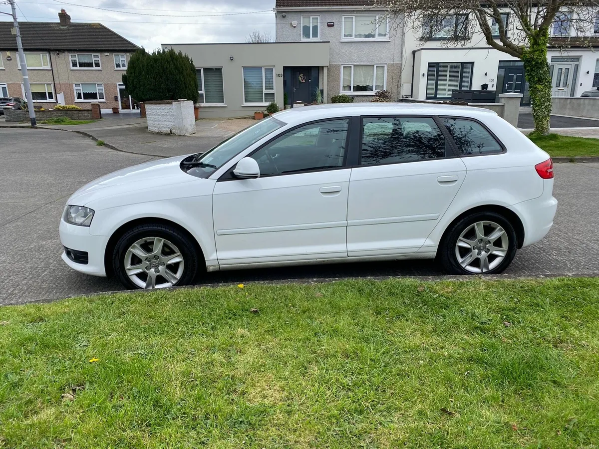 Audi A3 Manual 1.6TDI 2010 Very clean - Image 2