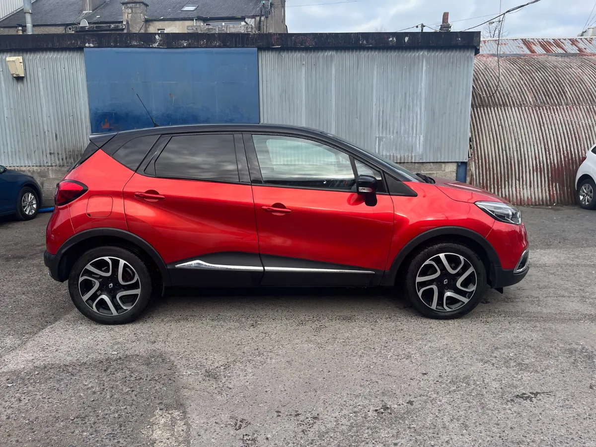 Renault Captur 2017 FULL LEATHER, EXCELLENT CONDIT - Image 2