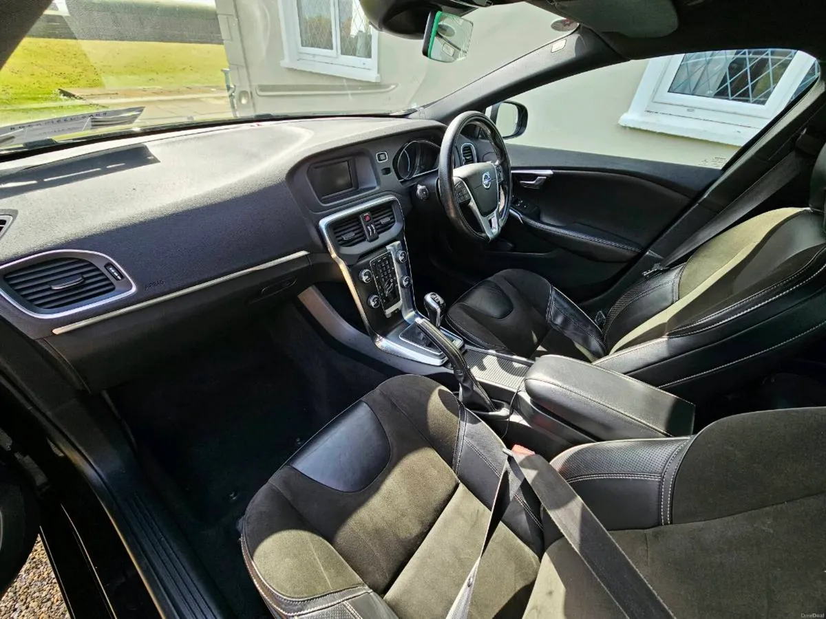 2016 Volvo V40 (R-Design - 2.0 Diesel) - Image 4