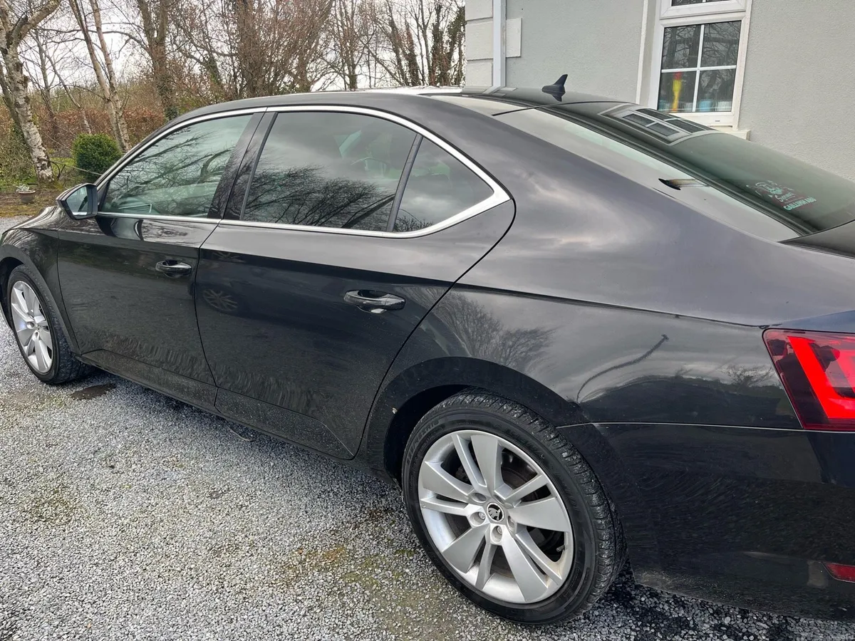 Skoda Superb - Image 4