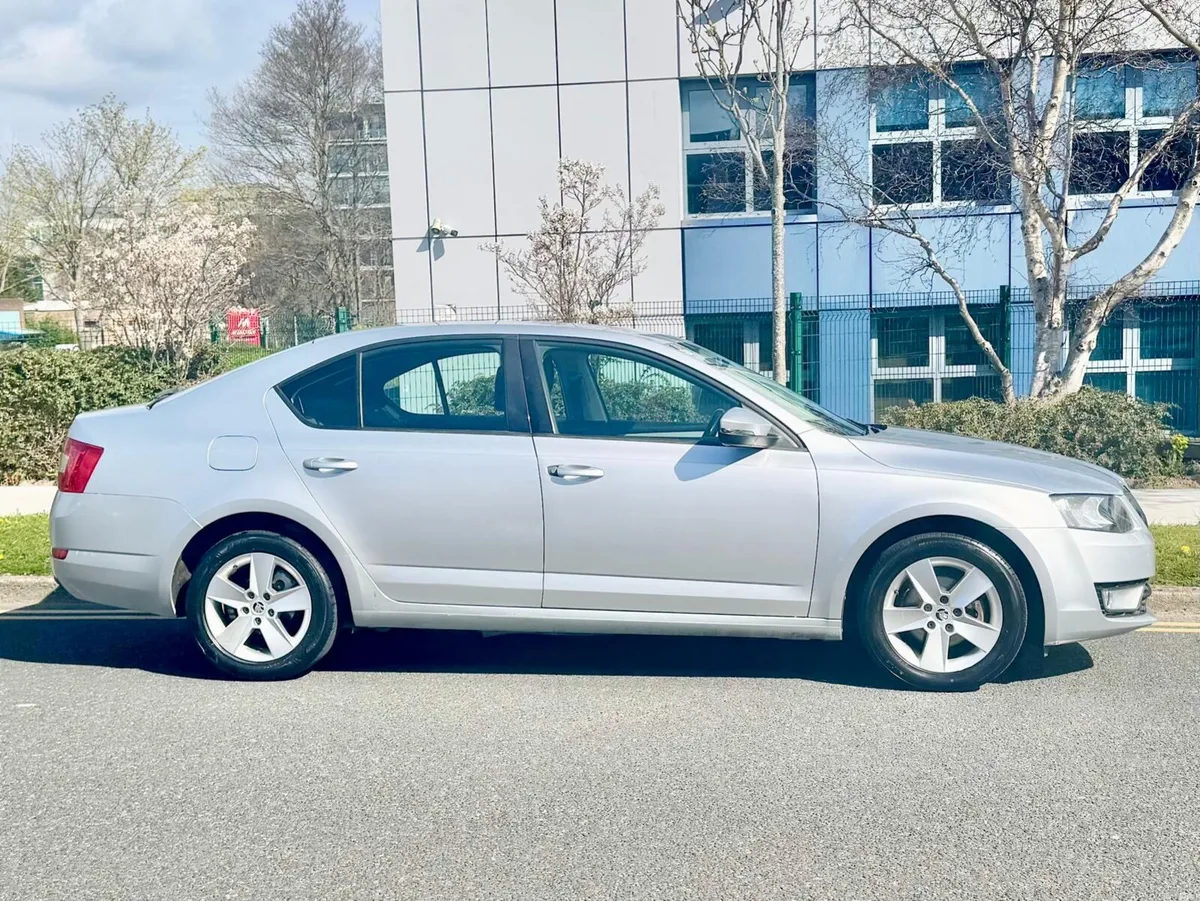 SKODA OCTAVIA NCT 03/27 TAX 04/26 - Image 3