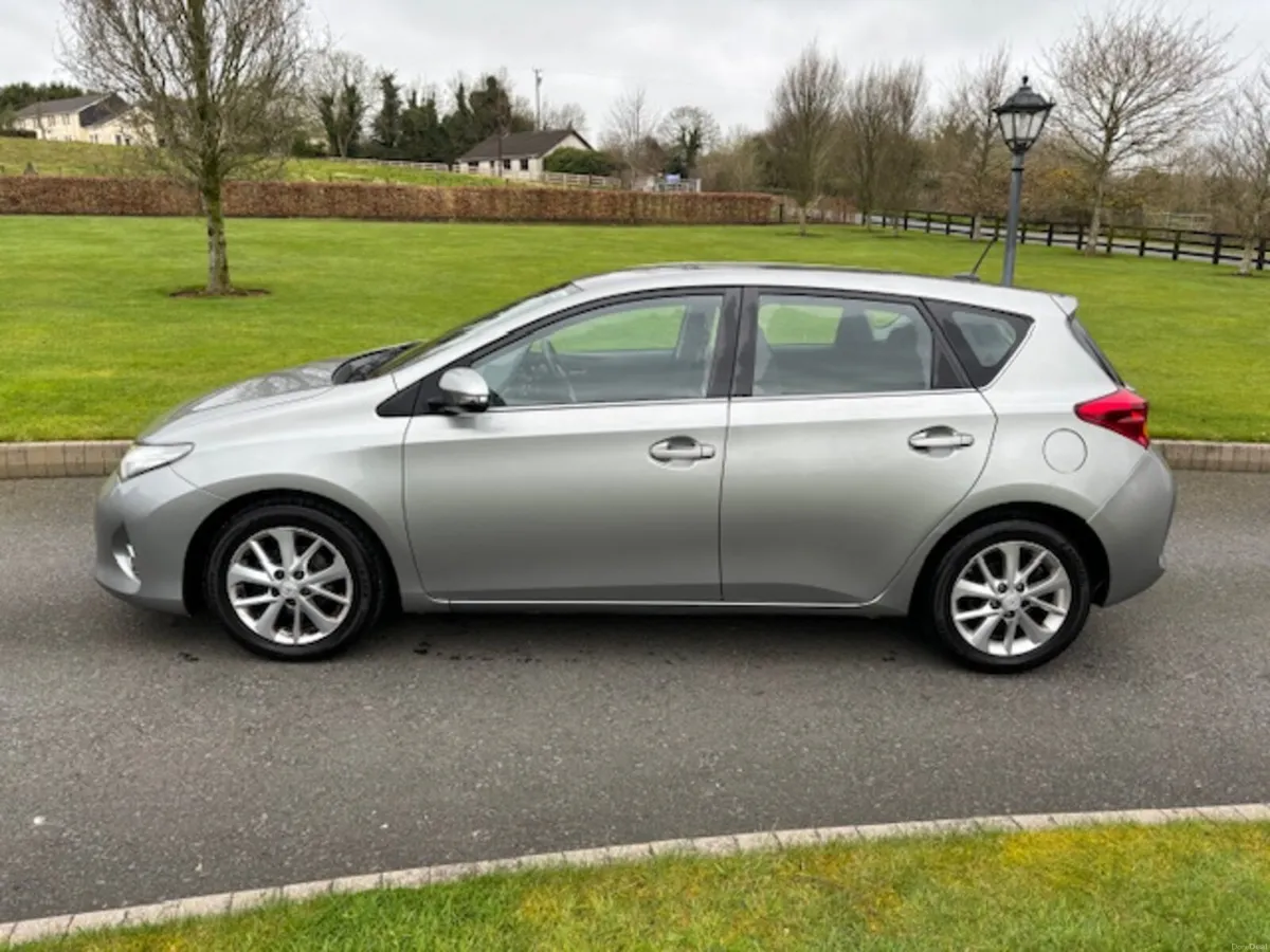 Toyota Auris 2015 - Image 4