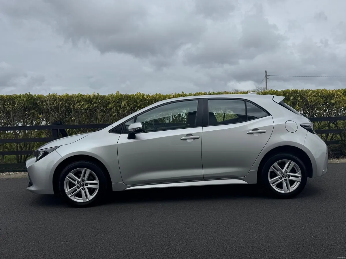 Toyota Corolla Hatchback - Image 2