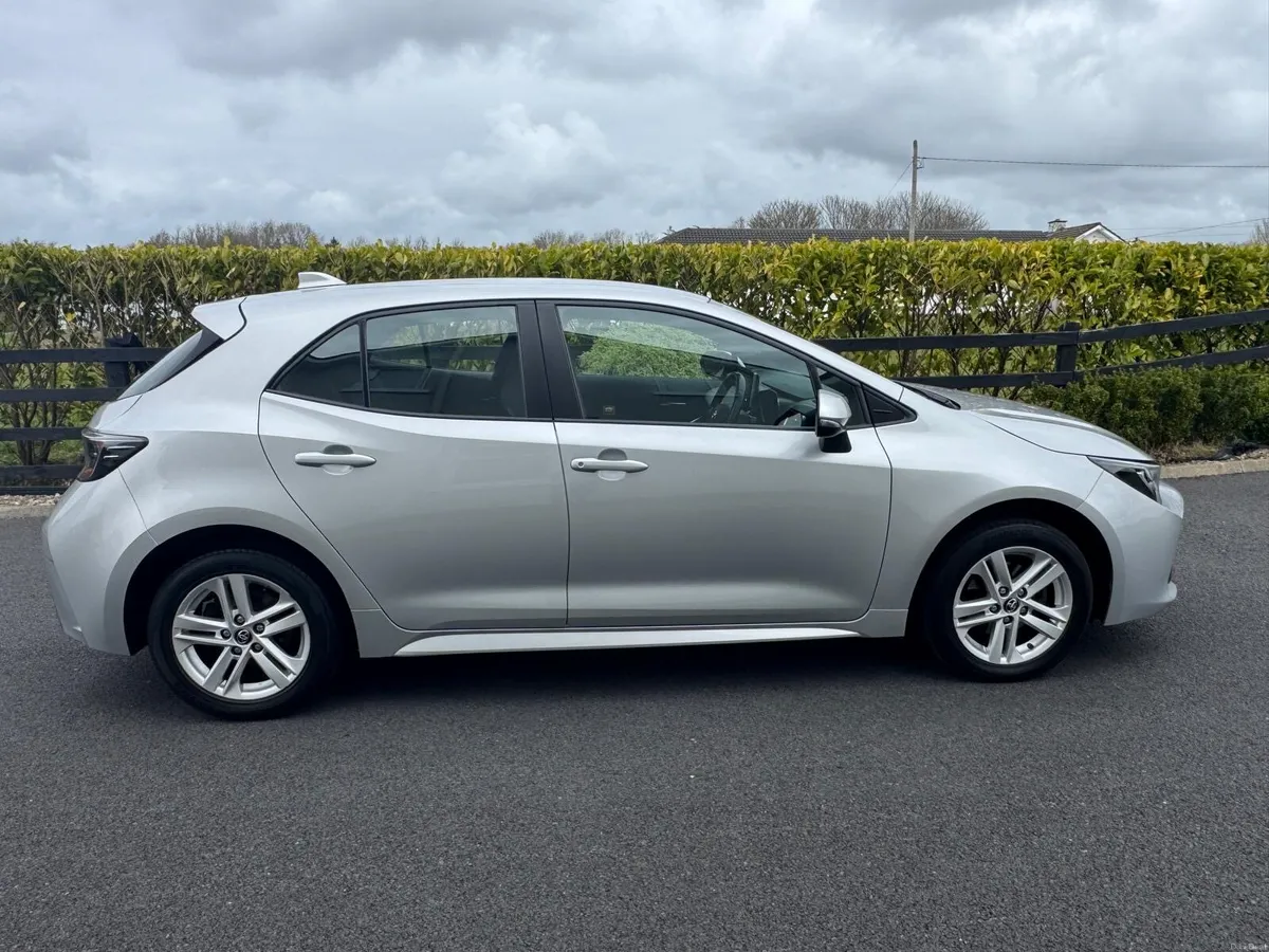 Toyota Corolla Hatchback - Image 4