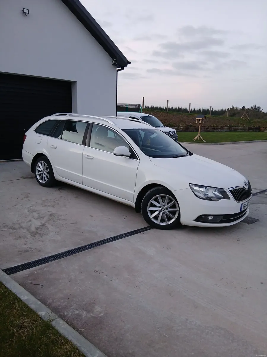 Skoda Superb 2013 - Image 1