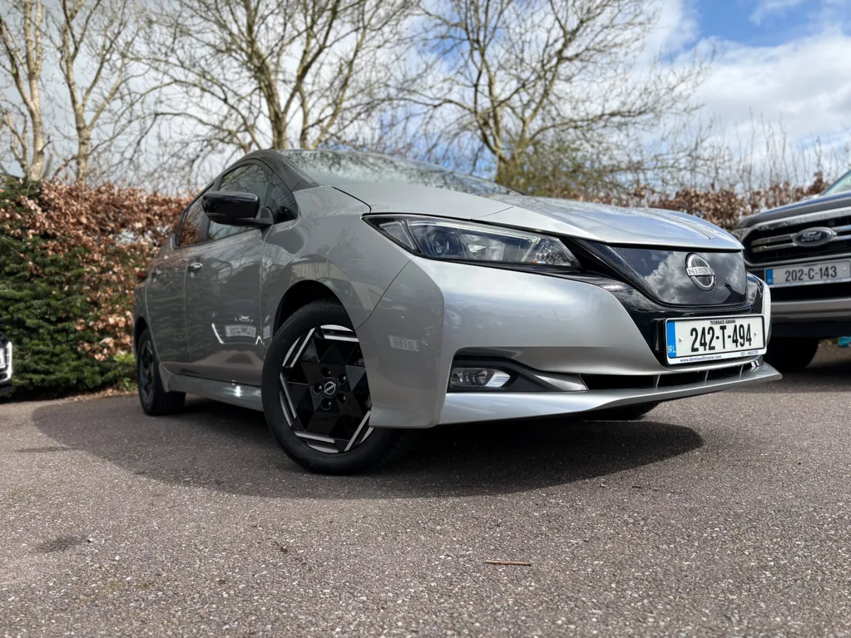 LEAF SV | ONLY 5,700 KMS | AS NEW - Image 4