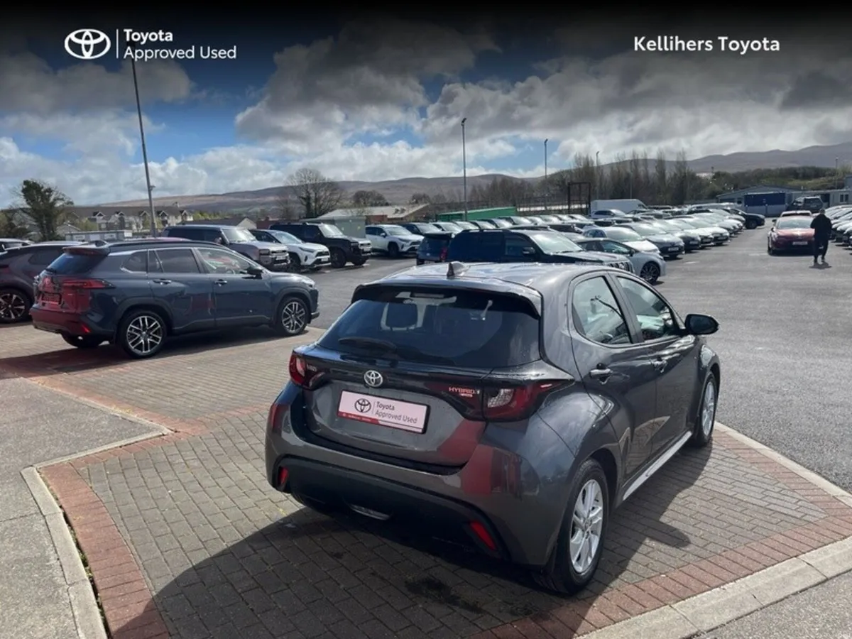 Toyota Yaris HYBRID ELECTRIC LUNA - Image 2