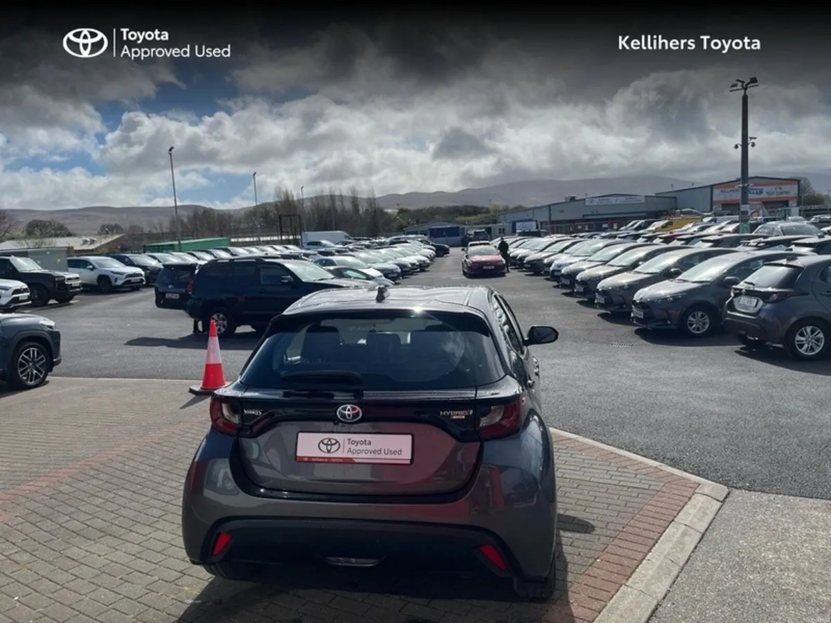 Toyota Yaris HYBRID ELECTRIC LUNA - Image 4