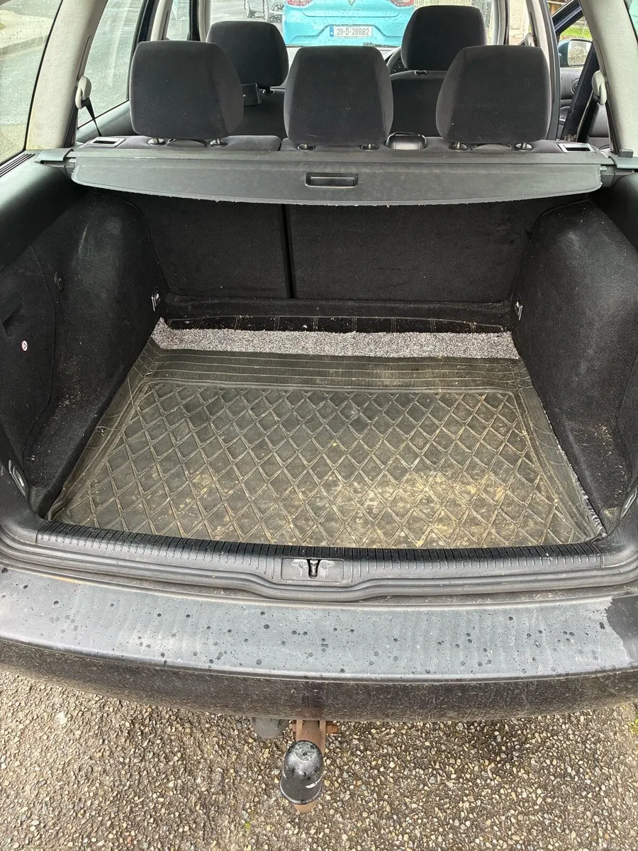 Volkswagen Golf Estate - Image 3