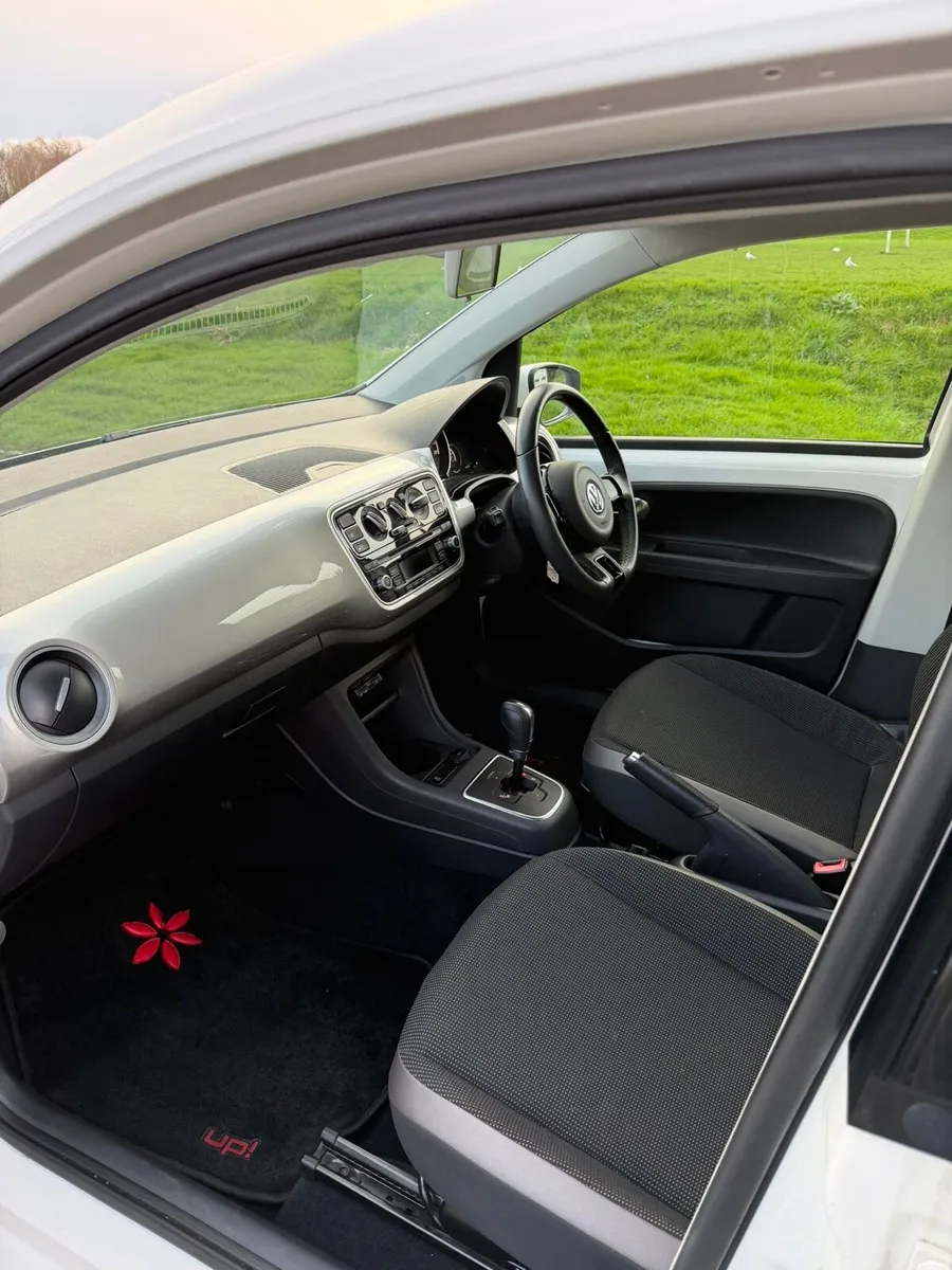 Volkswagen up - Image 4
