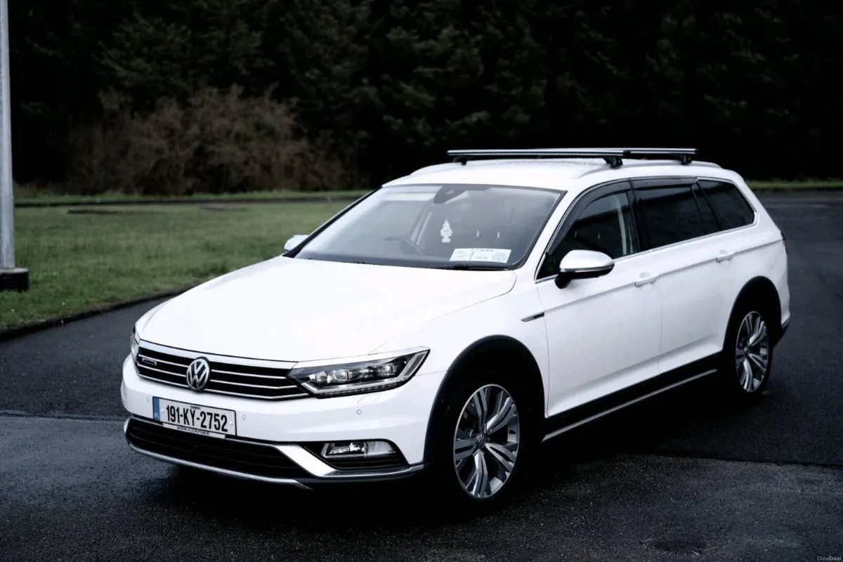 2019 Volkswagen Passat Alltrack 4motion - Image 4
