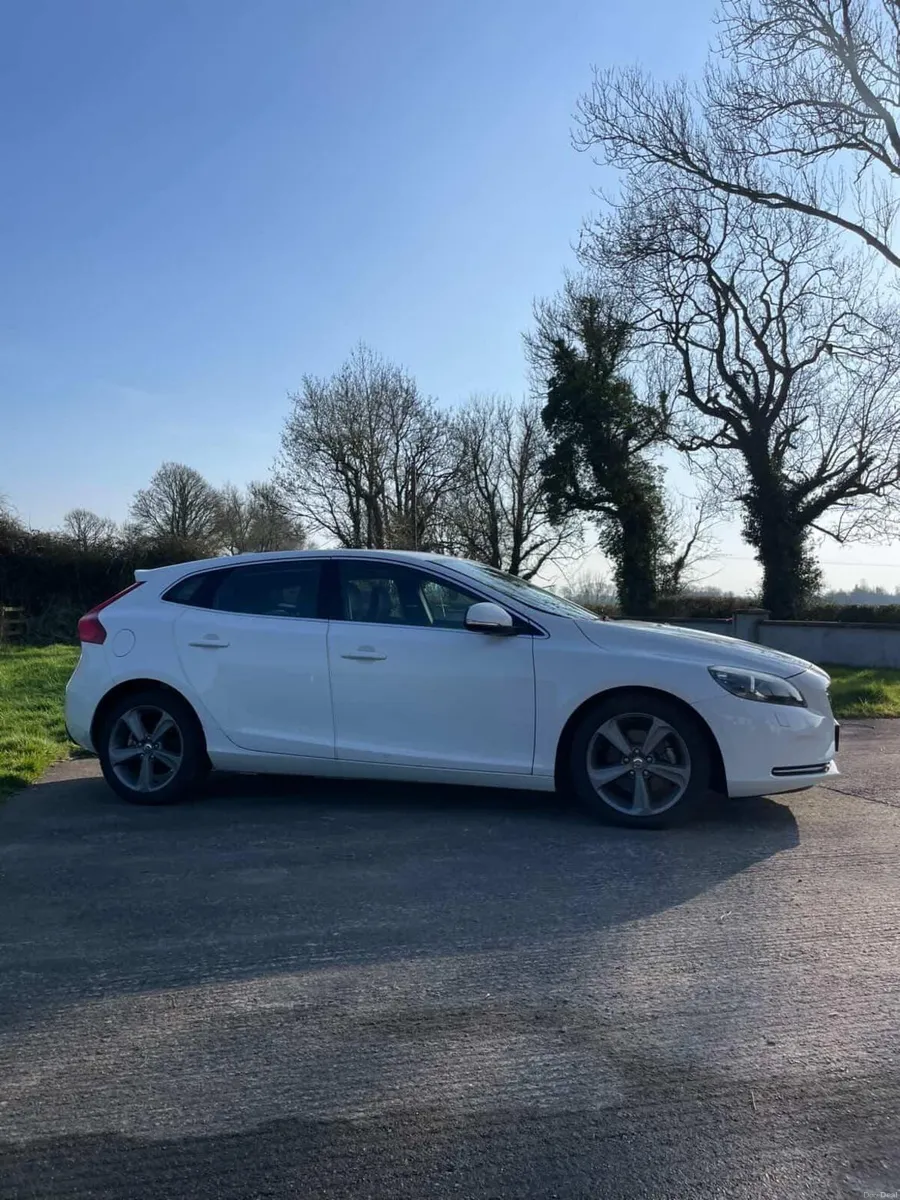 Volvo V40 Automatic - Image 3