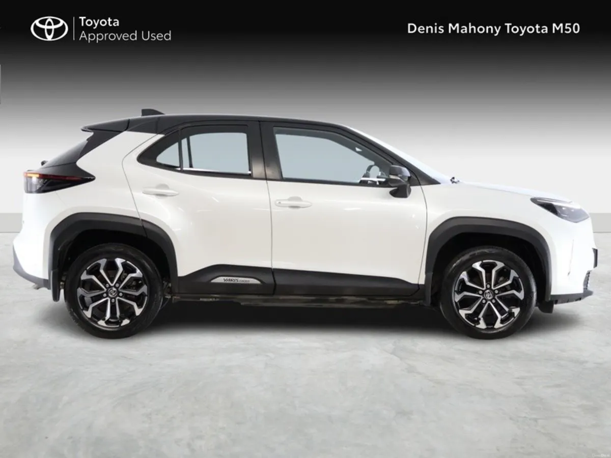 Toyota Yaris Cross Luna Sport Bi-Tone Hybrid - Image 3