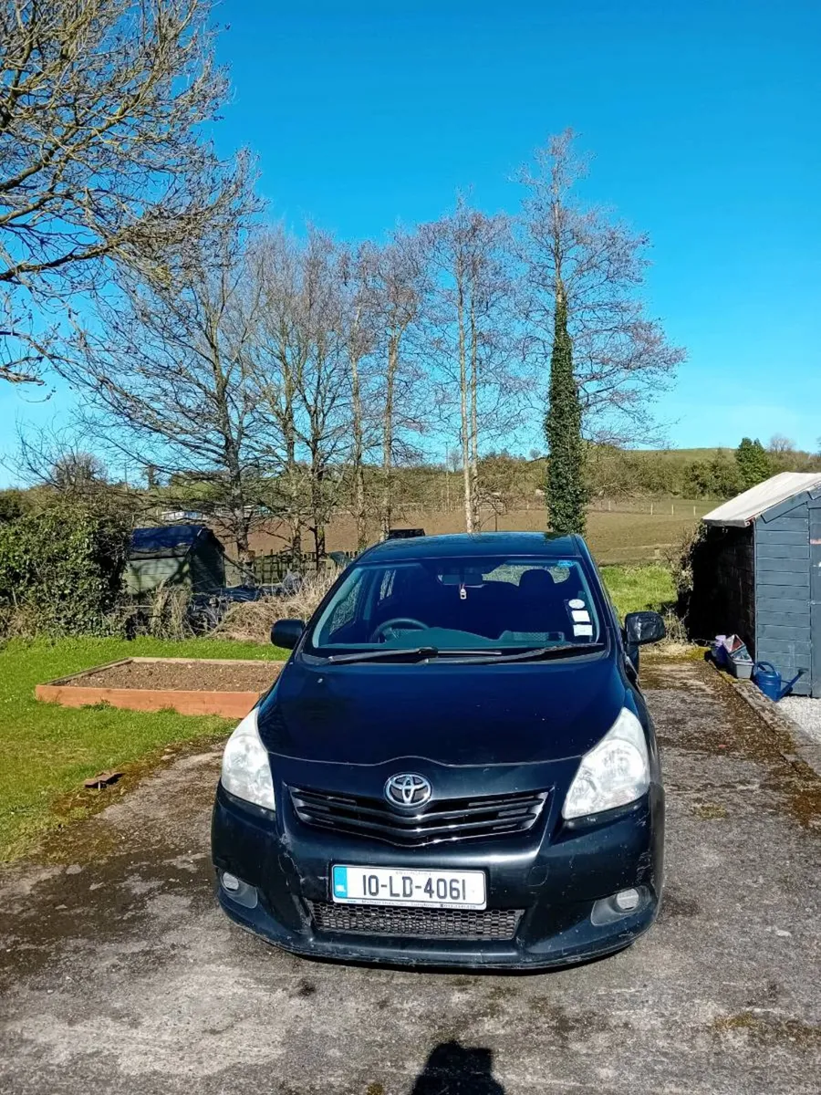 7 seater Toyota 2lt Diesel - Image 2