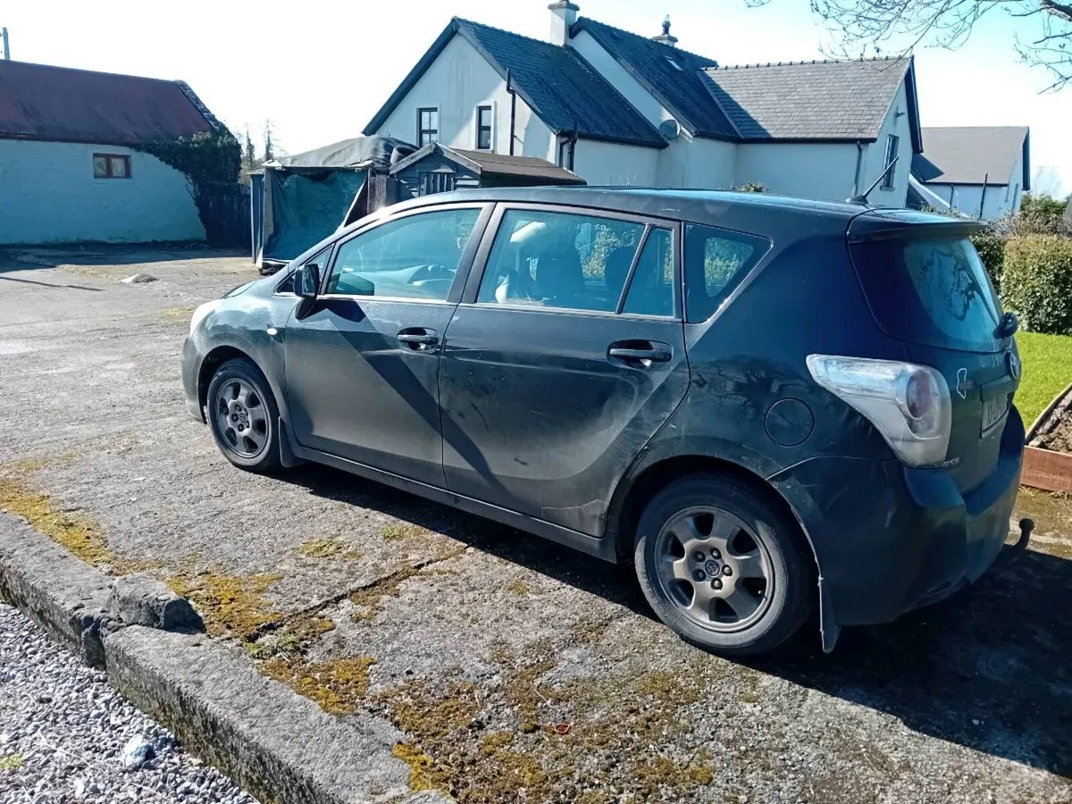 7 seater Toyota 2lt Diesel - Image 3