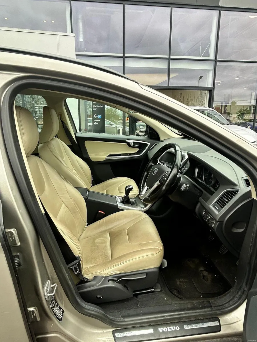 2015 Volvo XC60 D4 2.0 Diesel SUV Only 222000 Klm - Image 4