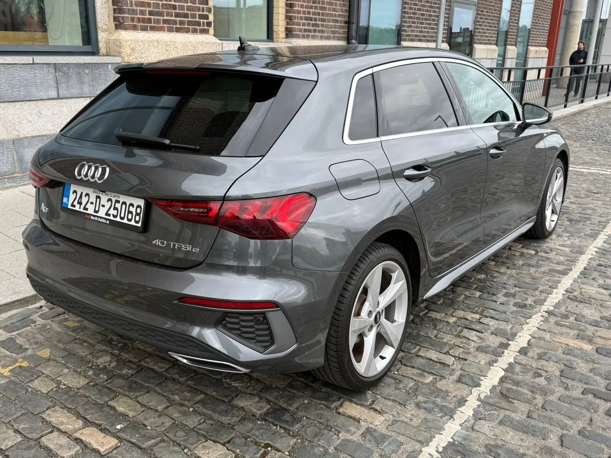 2024 Audi A3 Sportback S line 40 TFSI e - Image 2