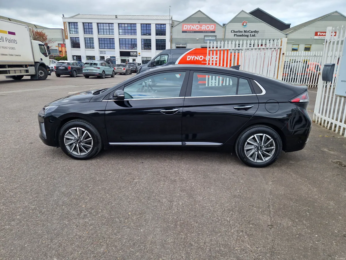 Hyundai Ioniq Premium EV 100KW ( 97.3% Battery ) - Image 4