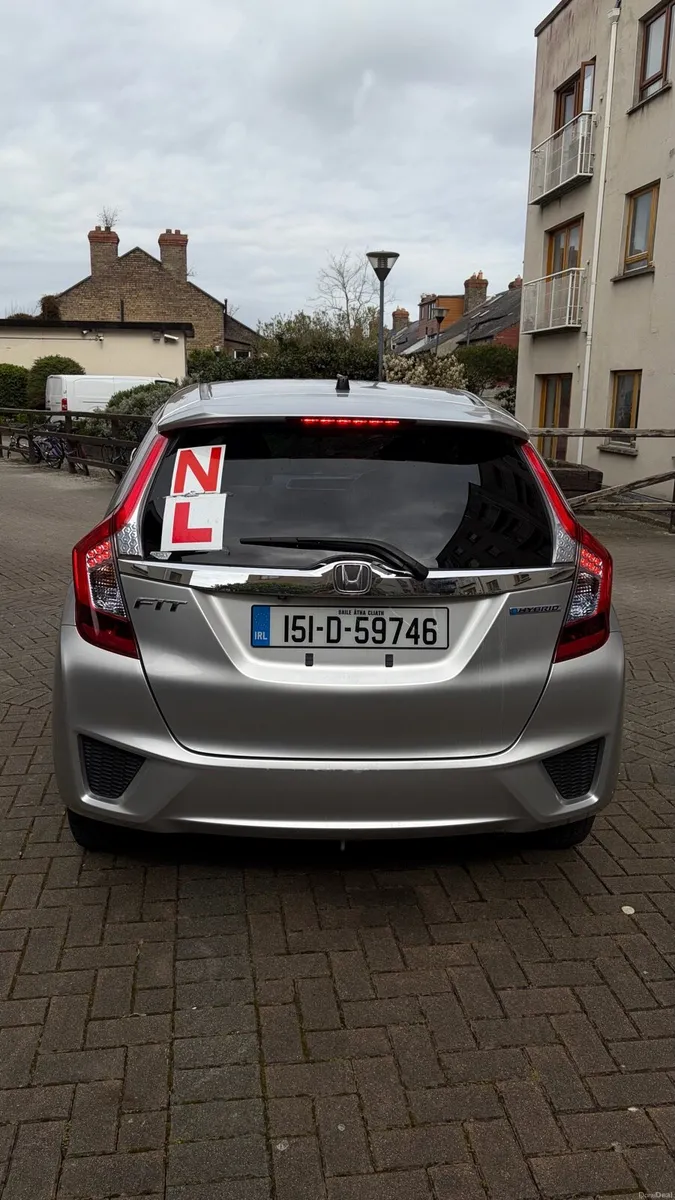Honda Fit 2015 - Hybrid - Automatic - Image 2