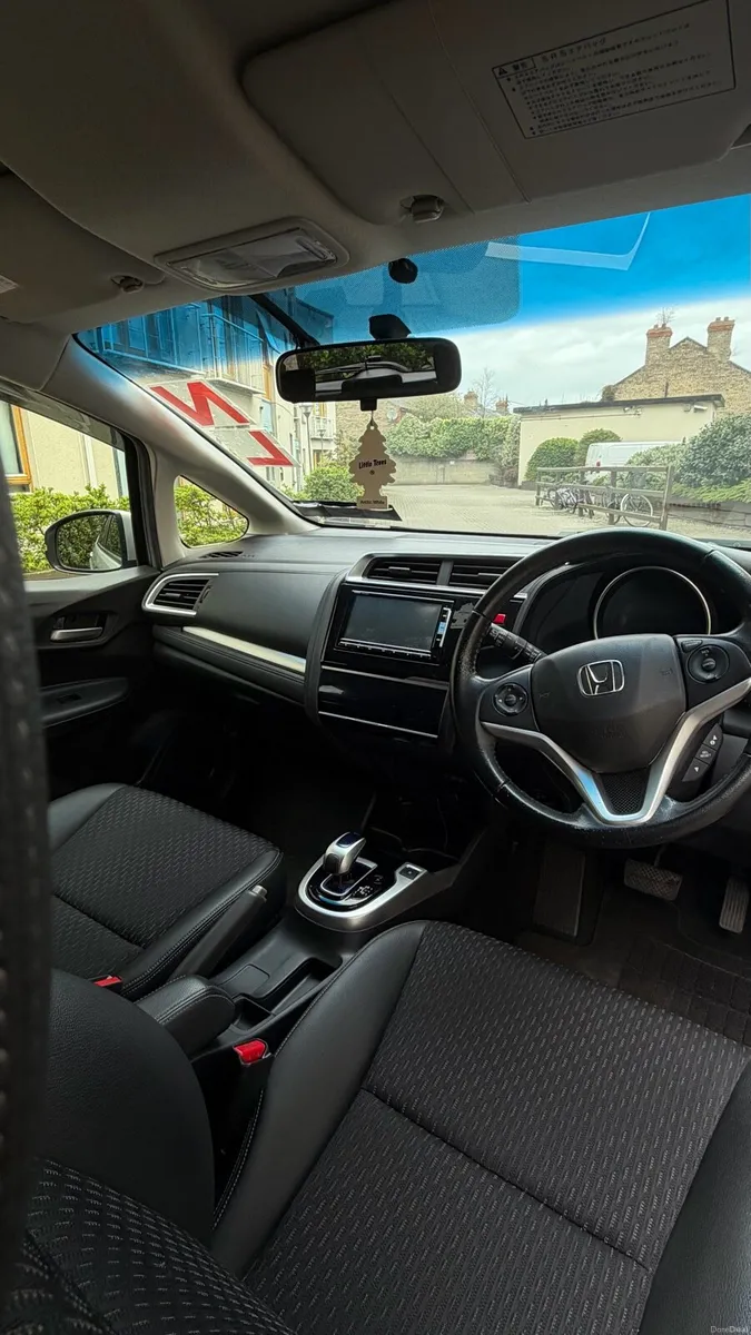Honda Fit 2015 - Hybrid - Automatic - Image 3