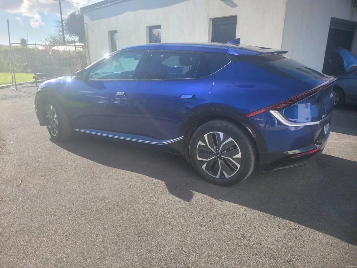 Car - Image 4