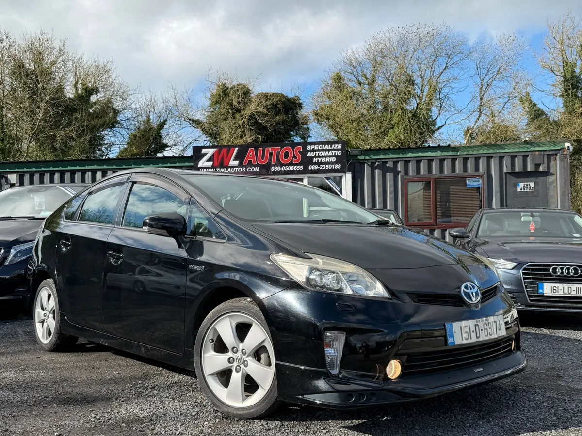 15 Toyota Prius Hybrid - Image 2