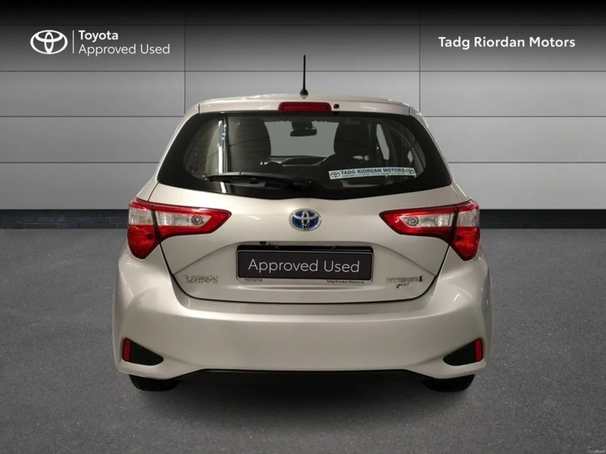 Toyota Yaris HYBRID 5DR LUNA - Image 4