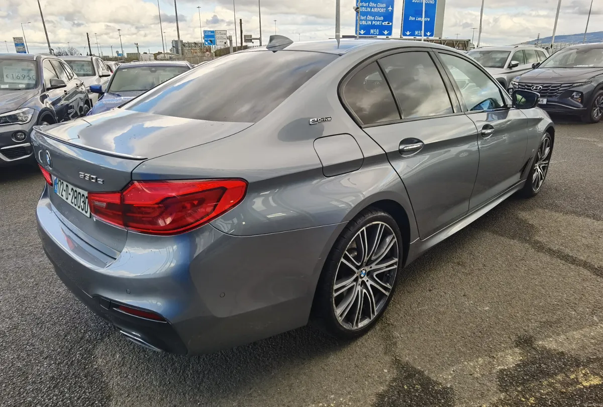 BMW 5 SERIES 530E M SPORT **HARMON/KARDON** - Image 4