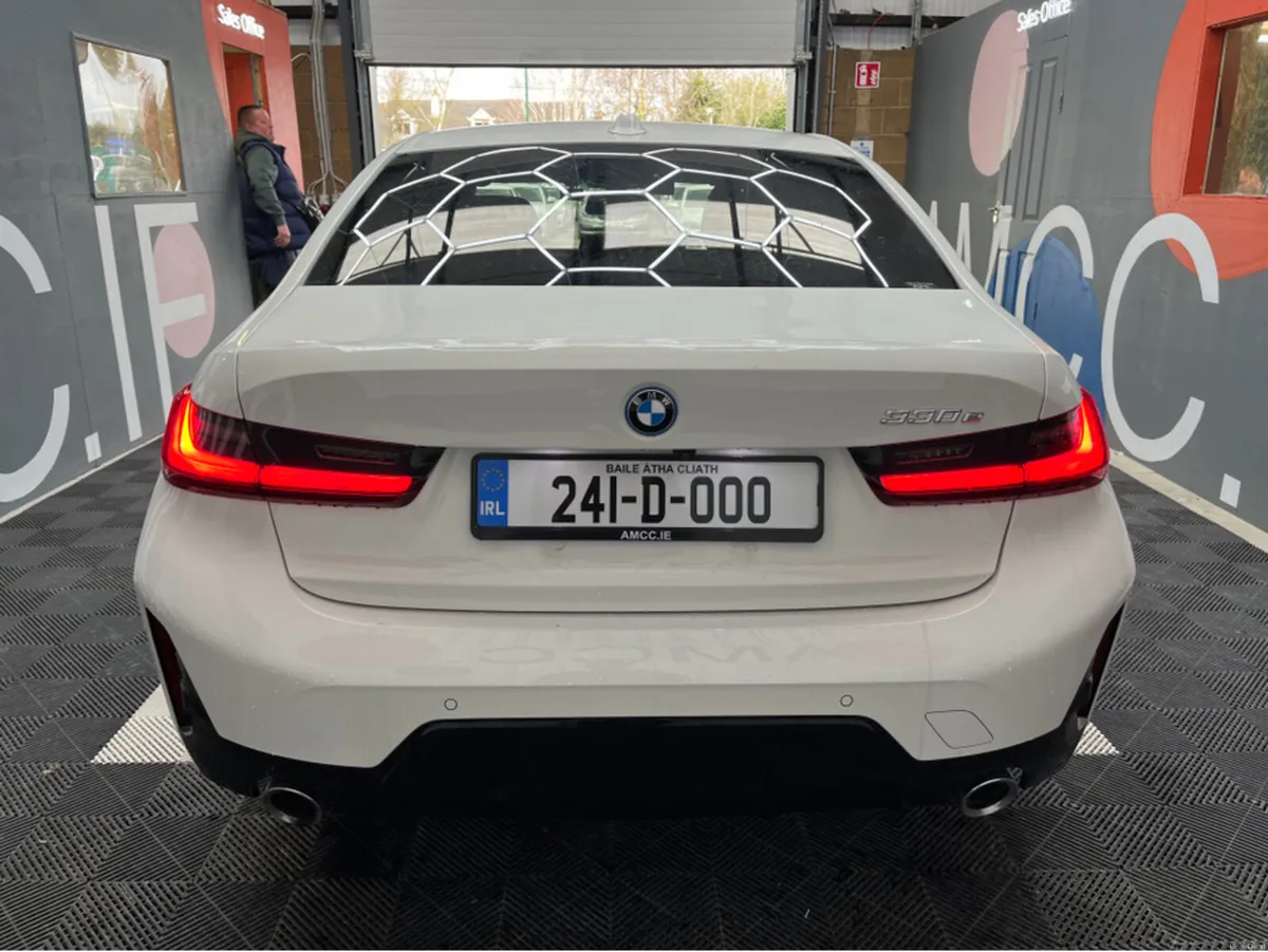 BMW 3-Series 2024 BMW 330E M-SPORT 2.0 AUTOMATIC / - Image 3