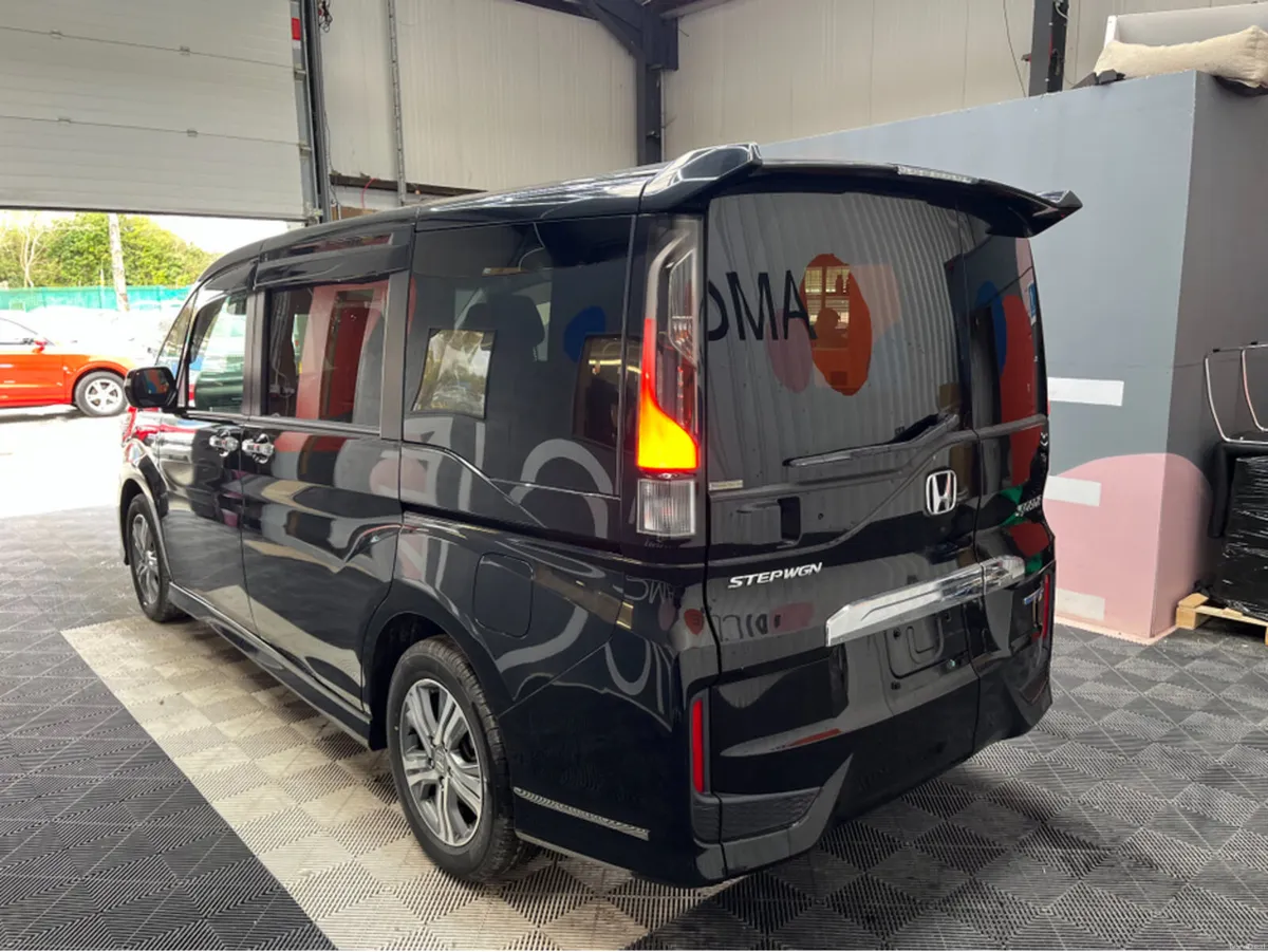 Honda Stepwagon 2018 HONDA STEPWAGON HYBRID G SENS - Image 4