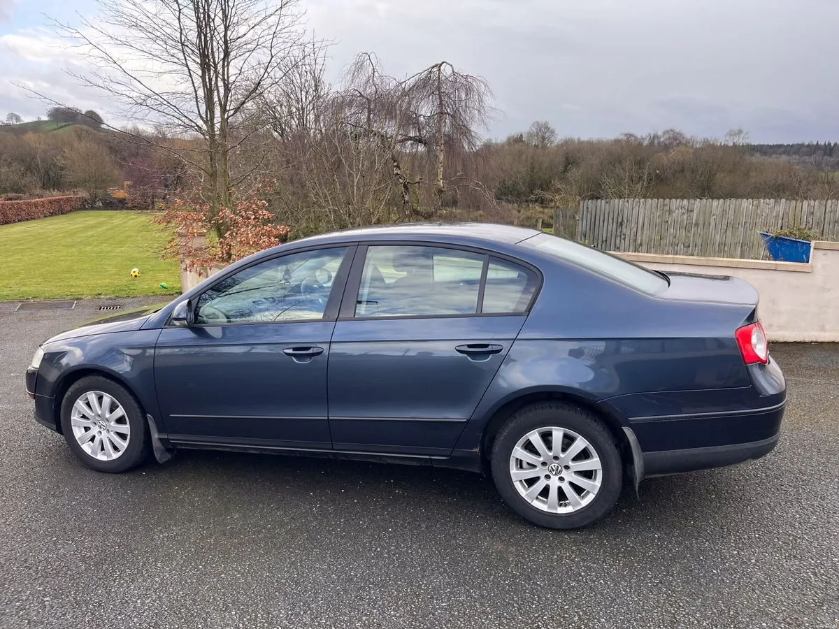 Volkswagen Passat 2007 - Image 2