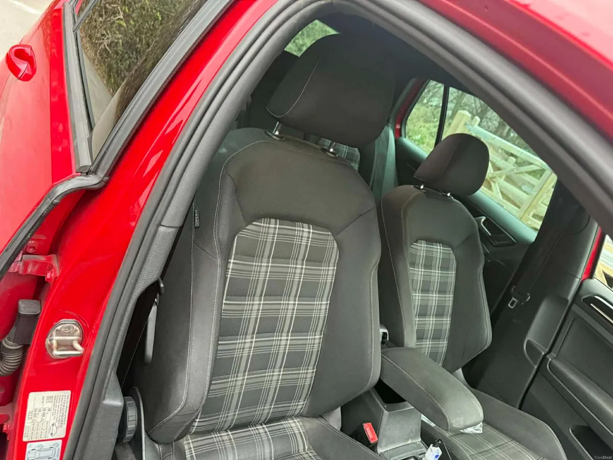 VOLKSWAGEN GOLF 2.0 Golf GTD 5dr - Image 4