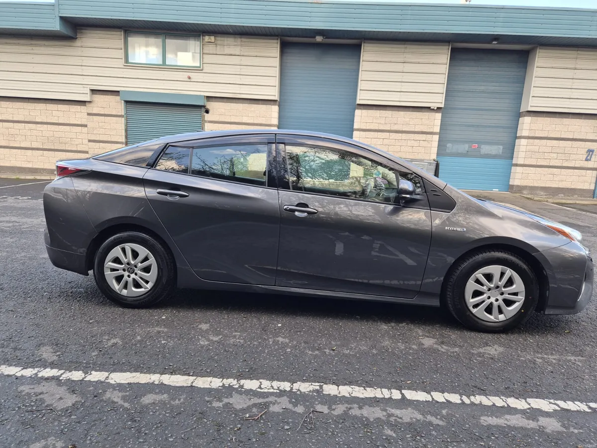 TOYOTA PRIUS / 2016 / 1.8 PETROL HYBRID / AUTO - Image 4