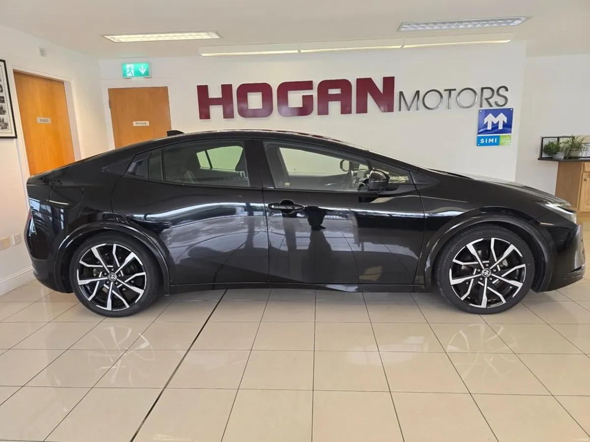 Toyota Prius Plug-in Hybrid 2.0 Automatic * New Mo - Image 3